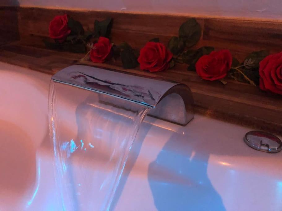 Sejour Detente Au Coeur De Macon Spa,Cine,Bouteille Offerte Экстерьер фото
