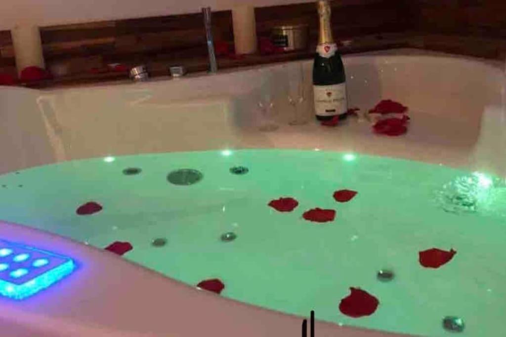 Sejour Detente Au Coeur De Macon Spa,Cine,Bouteille Offerte Экстерьер фото