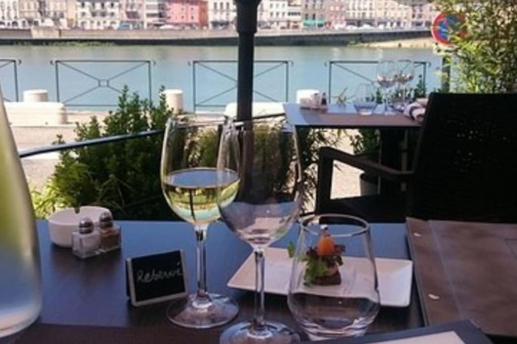 Sejour Detente Au Coeur De Macon Spa,Cine,Bouteille Offerte Экстерьер фото